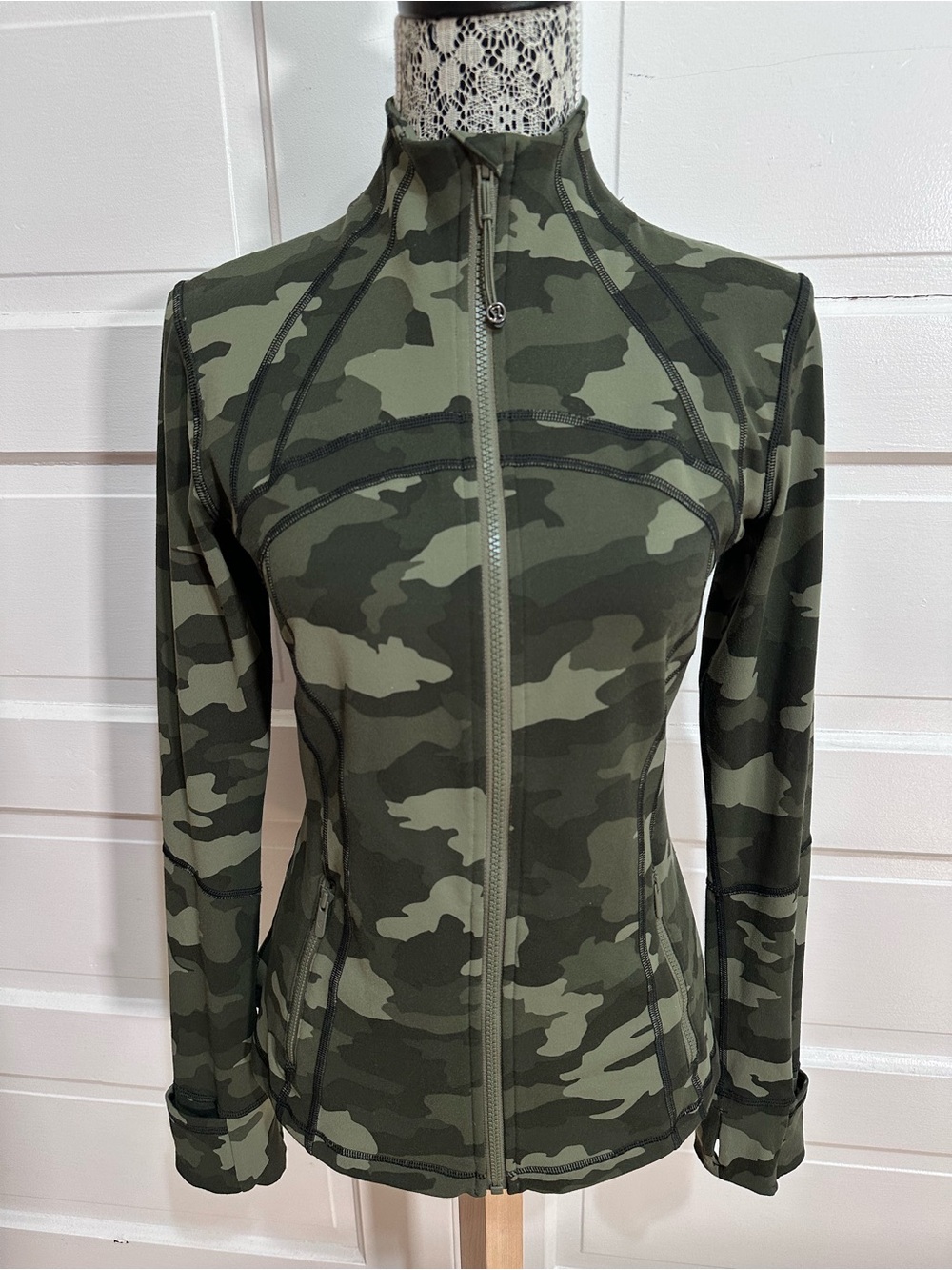 Lululemon Define Jacket Size 10 Heritage Camo Medium Olive Flattering Fit $138